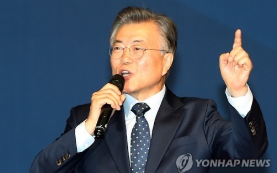 Chungcheong governor, acting president narrow gaps with Moon in opinion poll