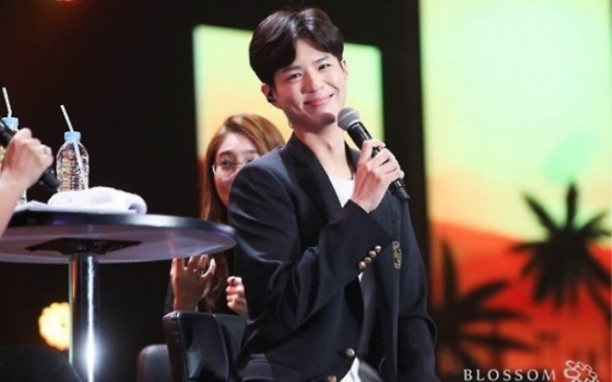 Actor Park Bo-gum greeted by 4,000 fans in Thailand