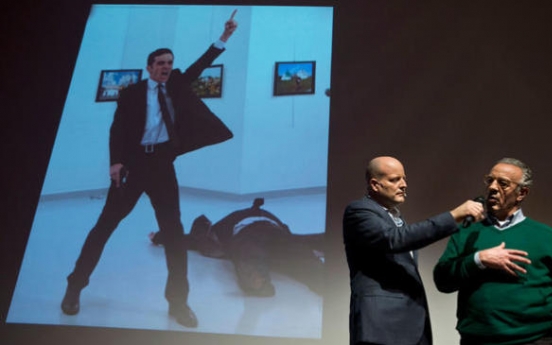 Image of Turkish assassin wins World Press Photo award