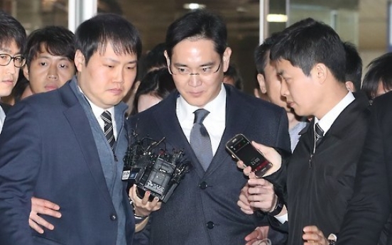 Lee’s arrest puts Park under pressure