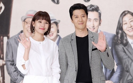 Actor Lee Dong-gun dating fellow drama star Cho Youn-hee