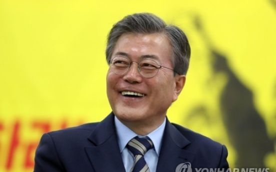 Moon maintains lead in presidential poll as liberals fight for second place