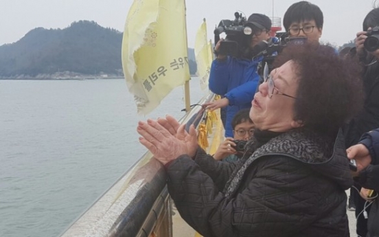 [Newsmaker] Joy and anger as Sewol surfaces