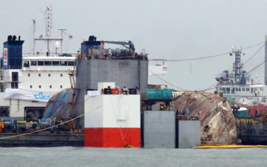 Sewol ferry safely placed on semisubmersible ship