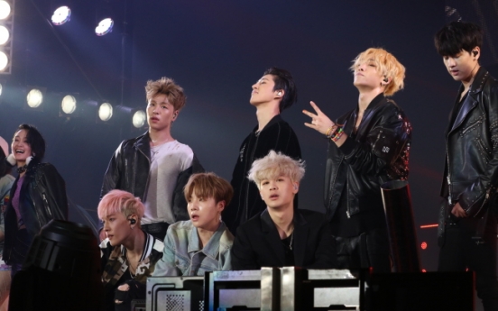 iKon performs at Tokyo Girls Collection