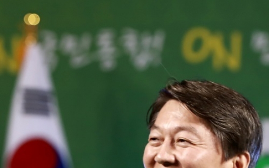 [Newsmaker] Ahn gears up for main race against front-runner Moon