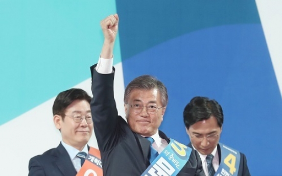 Moon wins first primary in landslide