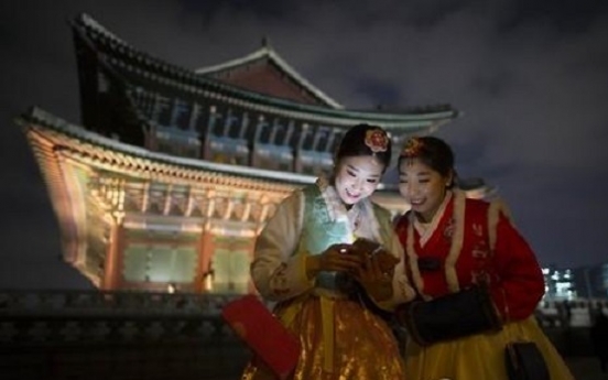 Korean palaces to open night tour programs starting next month