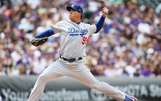 Dodgers' Ryu Hyun-jin takes loss in season debut