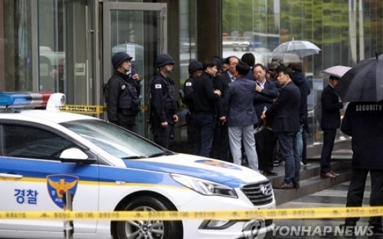 Samsung building bomb scare