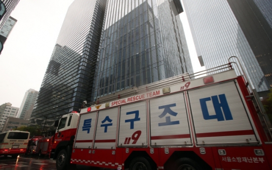 [Photo News] Rescue team evacuates Samsung workers due to false report