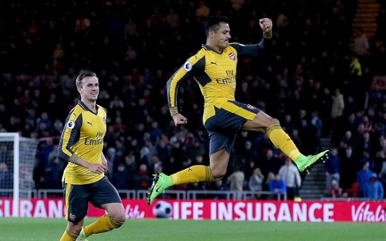 Sanchez, Ozil strike to end Arsenal away woes