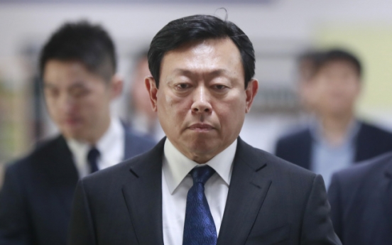 [Newsmaker] Shin solidifies grip on Lotte with reshuffle