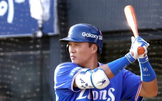 Veteran slugger sets Korean baseball record for total bases