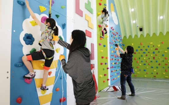 Posco execs donate indoor playground for children