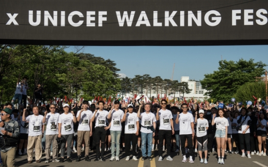 YG stars take a walk for the kids