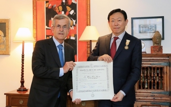 Lotte chief receives Spanish order