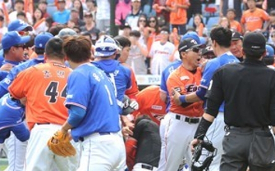 4 players, 2 coaches disciplined for roles in baseball brawl