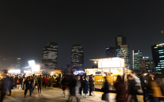 Seoul night market lights up city with delicacies, performances