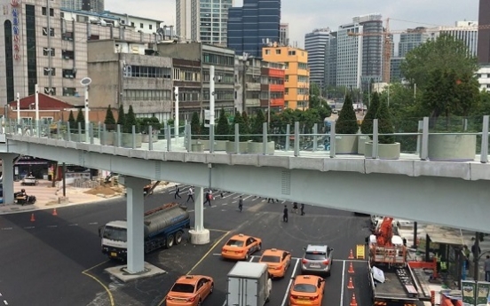 Man plunges to death from Seoul overpass-turned-park