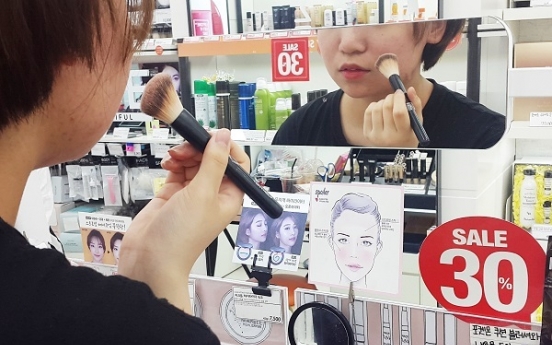 [Feature] Teens wearing makeup put parents on edge