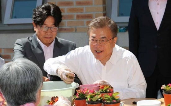 Moon visits dementia patients