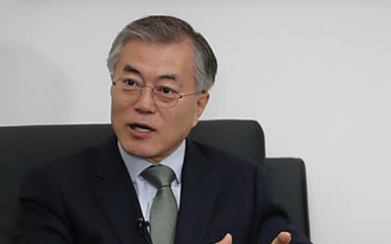 Moon promises to set record straight for heroes, veterans