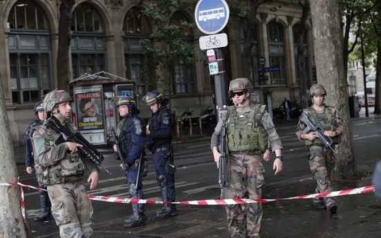 French police shoot attacker outside Notre Dame in Paris