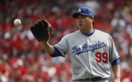 Dodgers' Ryu Hyun-jin beats Reds in return match for 3rd win of season