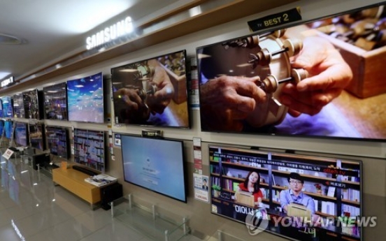 Samsung, LG bet on premium, large TV