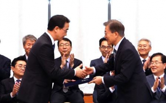 New unification minister vows persistent efforts to improve inter-Korean ties