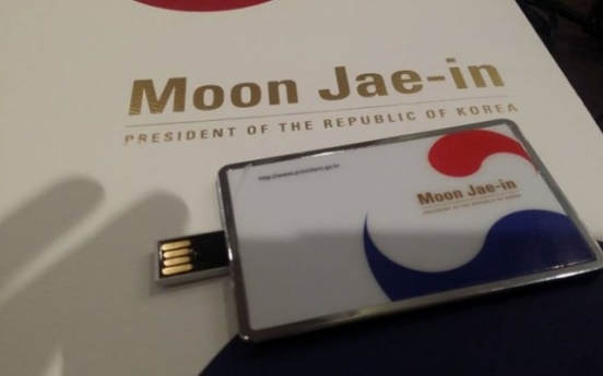 Souvenirs from President Moon become hot items