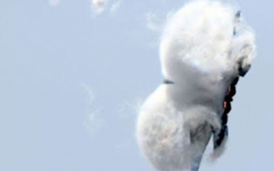F-22 전투기, 구름 위를 ‘둥둥’