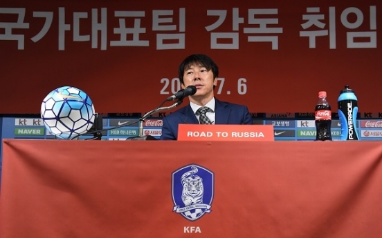 New Korea football coach hints at change in squad selection