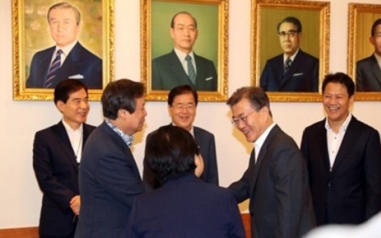 Moon urges opposition parties to approve extra budget
