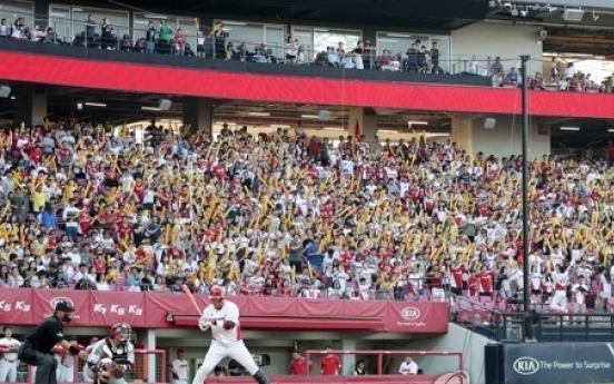 Kia Tigers sitting pretty at top in 1st half of KBO season