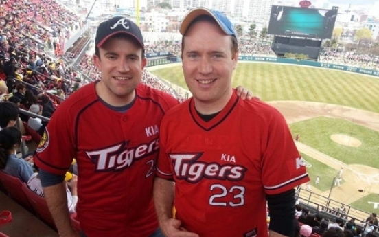 Unlikely friends 'find niche' with website, podcast on Korean baseball