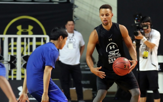 [Video] Stephen Curry thrills fans, hosts youth clinic on Korea trip