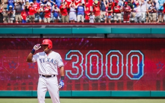 Adrian Beltre collects 3,000th hit