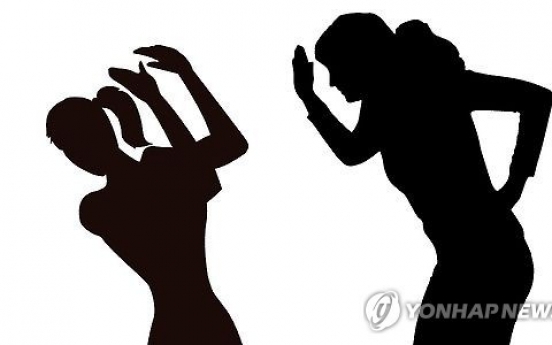 침 뱉은 개사료 먹여…가출 10대에 성매매 강요하며 엽기 학대