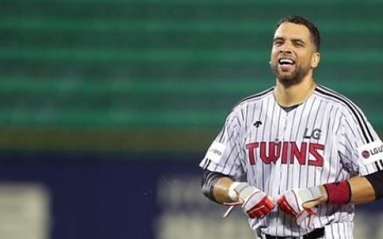 Ex-MLB player James Loney leaves Korea after demotion