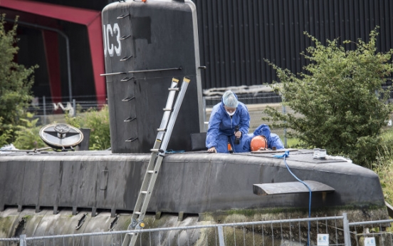 Danish submarine scanned for clues to journalist's death