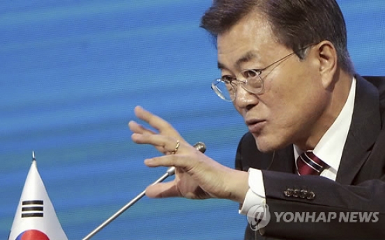 Moon's approval rating falls for 2nd straight week