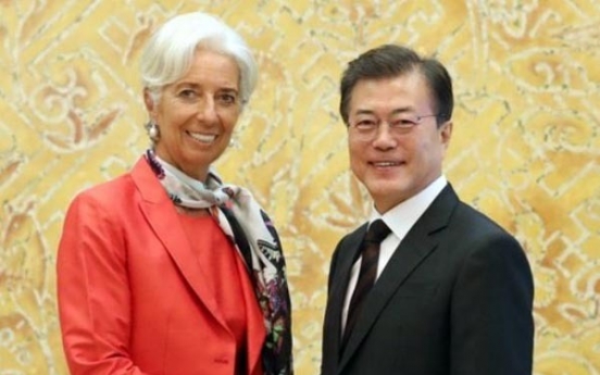 Moon meets with IMF chief, stresses importance of income-led growth