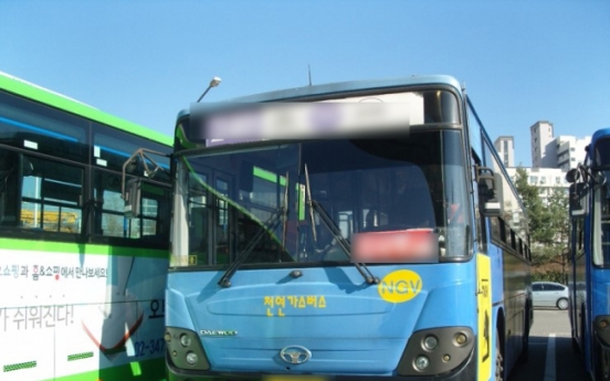 Seoul bus lets off kid, leaves with mother