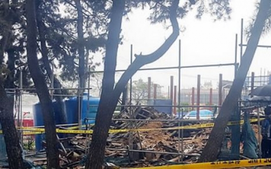 2 firefighters killed as burning pavilion collapses