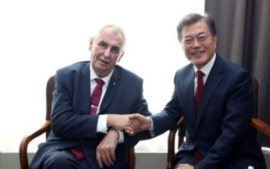 Leaders of S. Korea, Czech agree to strengthen, expand bilateral cooperation