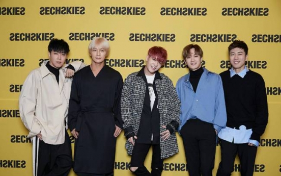 Sechs Kies sparkle on return, but lack distinct color