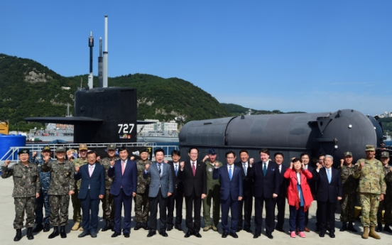 S. Korea's defense chief visits US nuclear sub