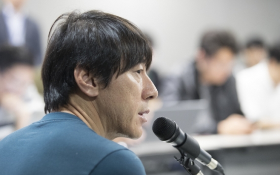 S. Korea football coach vows to rebound from disappointing performances